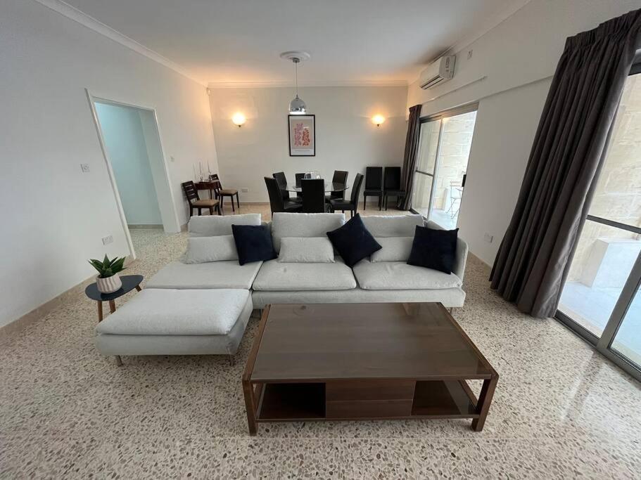 Seaview 3 Bedroom Apartment In Sliema Eksteriør bilde